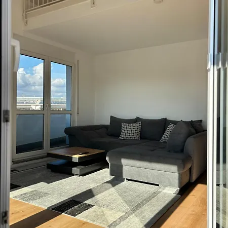 Penthouse At Ostpark Am Main شقة